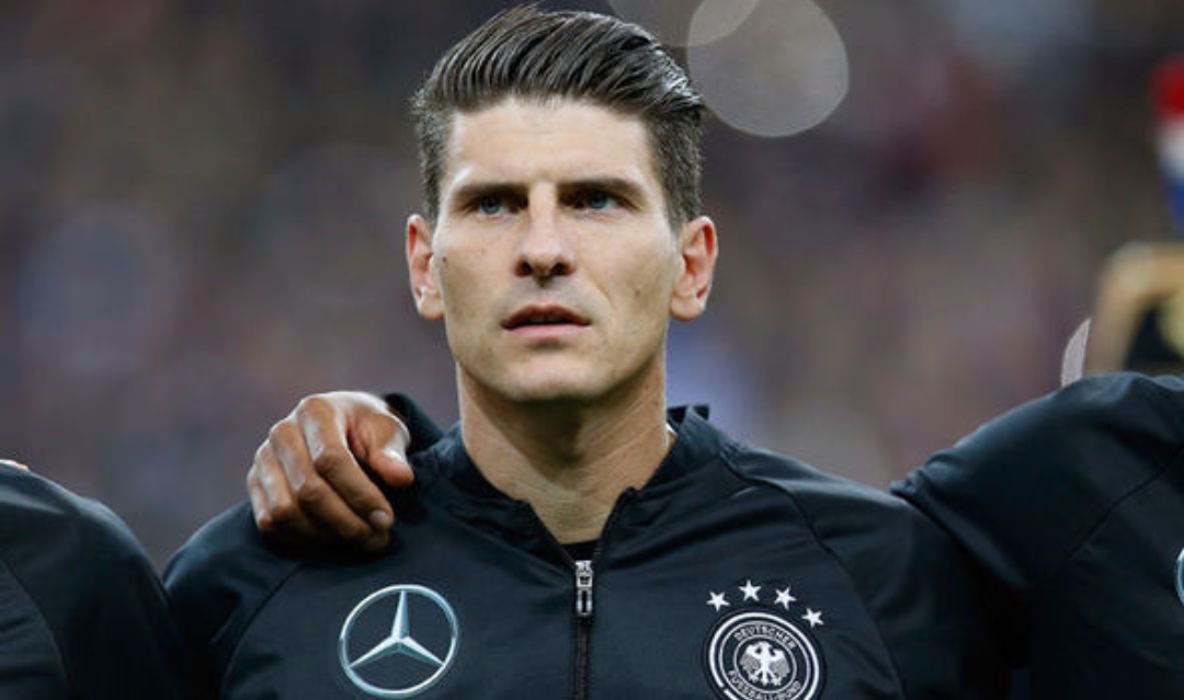 Mario Gomez ha chiesto alla Fiorentina la rescissione. Il motivo è chiaro, la risposta viola…