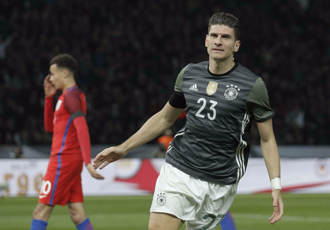 Il Psg vuole Mario Gomez, dal suo europeo potrebbe arrivare una svolta per il mercato viola