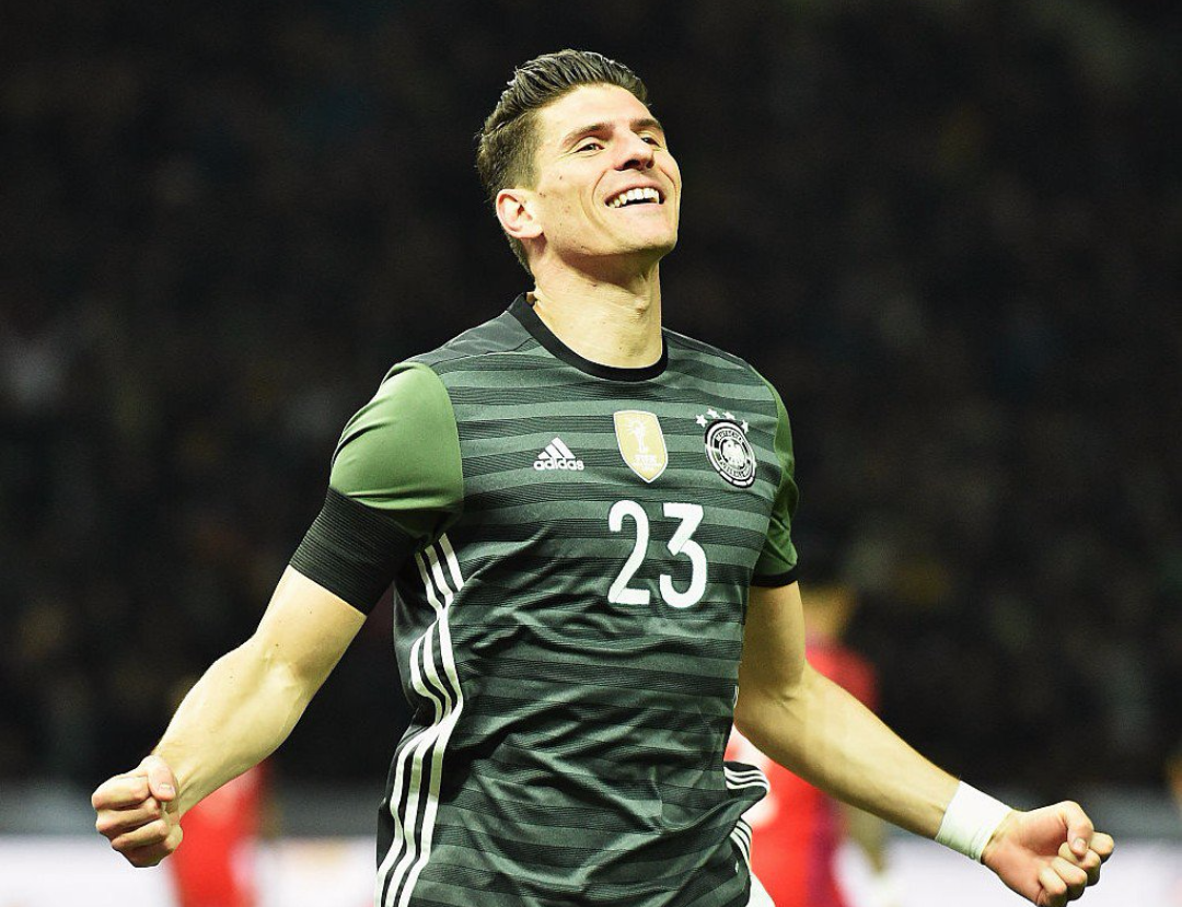 DIAMOCI UNA SCOSSA, TENIAMO MARIO GOMEZ. DUE SOLUZIONI PER IL PROBLEMA INGAGGIO