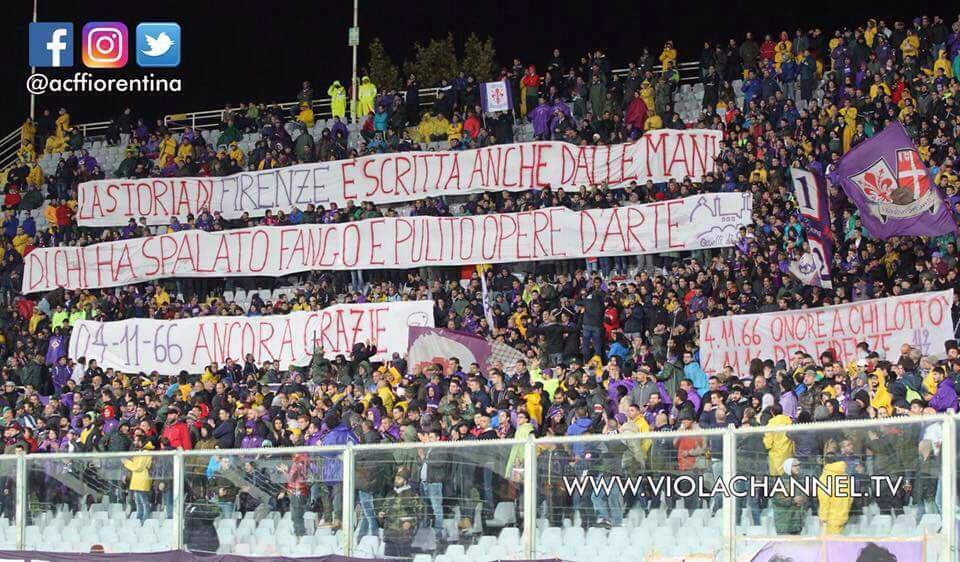 La Fiesole omaggia gli “Angeli del fango” con un commovente striscione