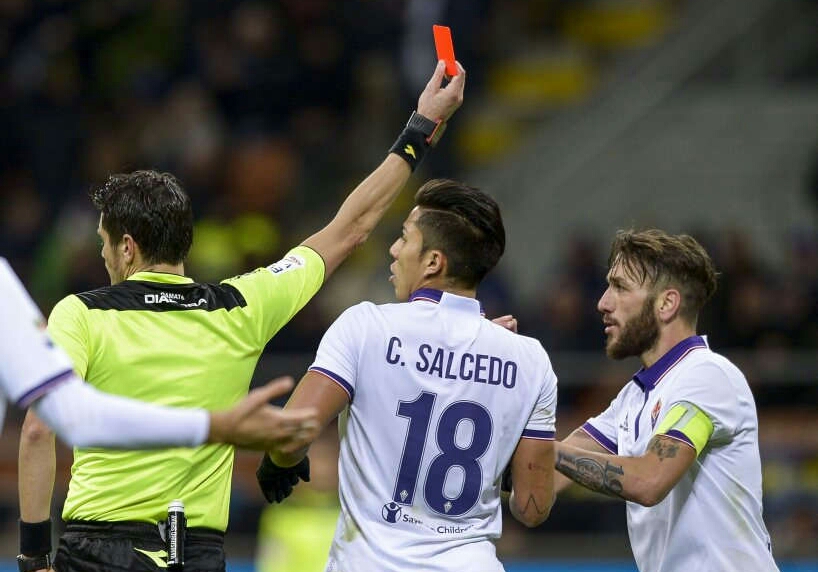 Damato disastroso. Tutti gli errori che hanno condannato la Fiorentina alla sconfitta