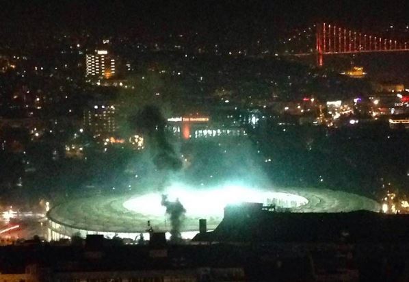 Terrore in Turchia: autobomba e spari vicino allo stadio del Besiktas. 20 feriti