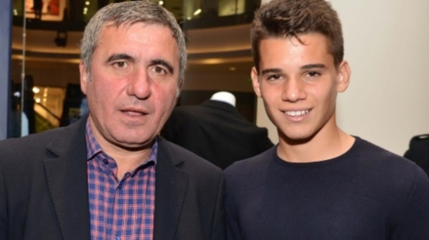 Pressing del Galatasaray su Ianis Hagi, il padre Gheorghe spinge per portarlo ad Istanbul. La Fiorentina…