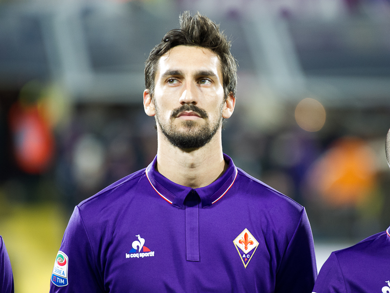 Chiellini lascerà un mazzo di fiori davanti alla panchina viola per Astori prima della partita