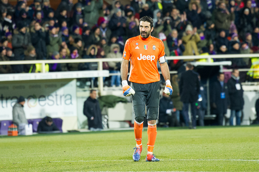 Buffon: “Europeo super di Bernardeschi! Lui alla Juve? Un pezzo di Carrara c’è già, magari…”