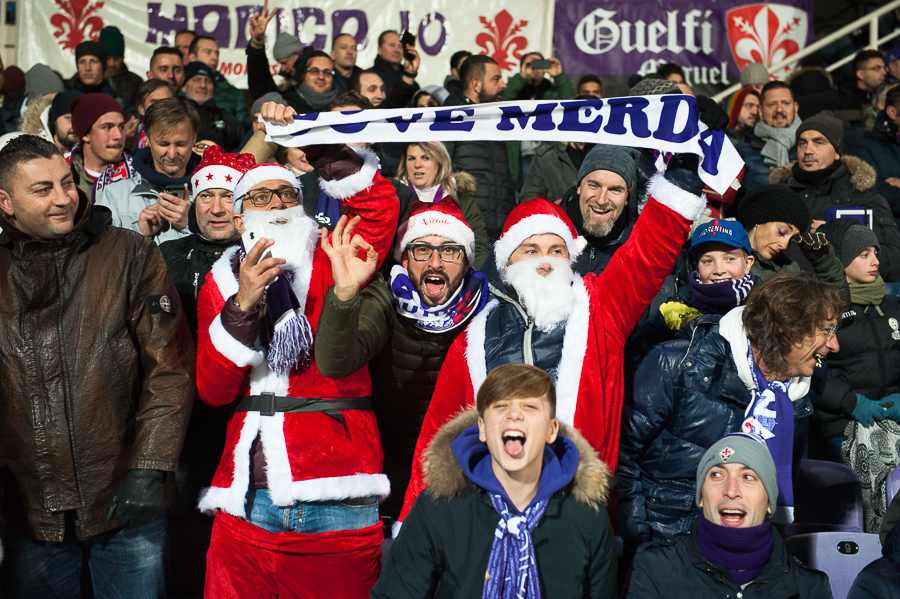 La redazione di Labaroviola augura a tutti i lettori e allo loro famiglie un felice Santo Natale