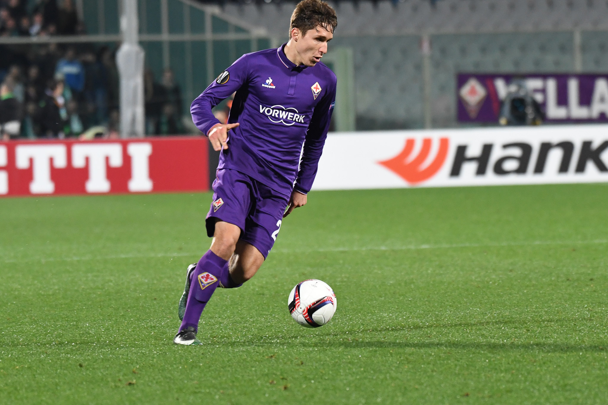 Fiorentina-Bologna 0-0 al 45′. Chiesa sfiora il vantaggio, gara bloccata in fase offensiva