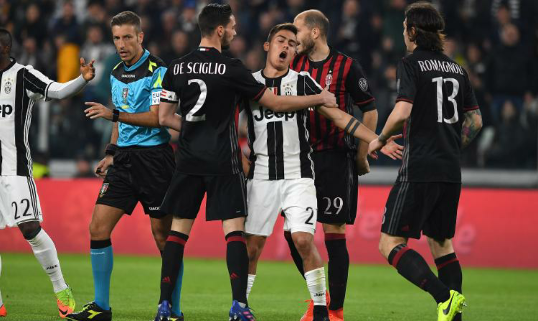 Milan derubato contro la Juventus? I giocatori del Milan denneggiano gli interni dello Stadium