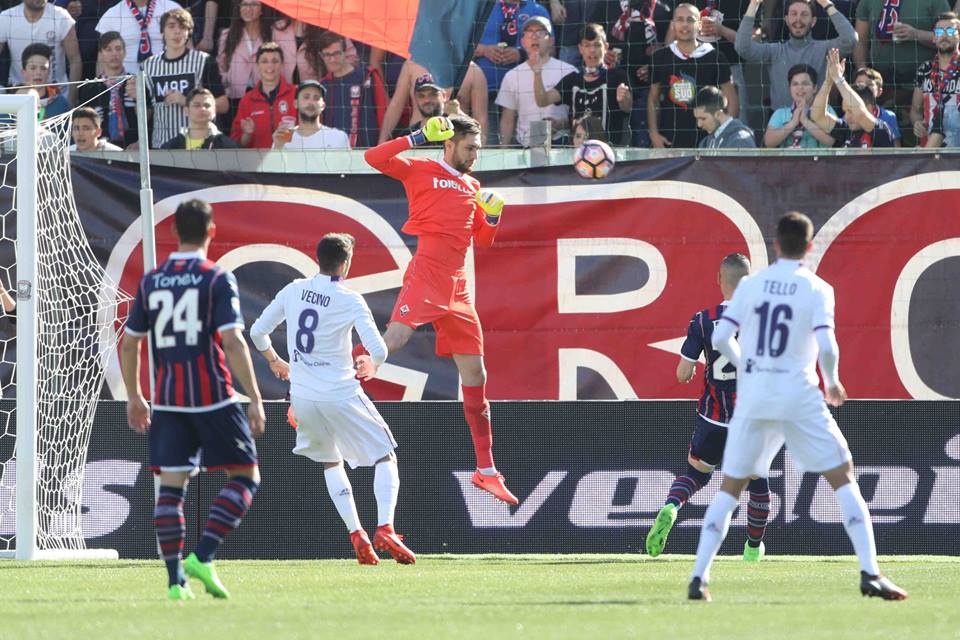 3 punti al 90esimo, Kalinic-gol: 1-0 al Crotone, resiste il sogno Europa