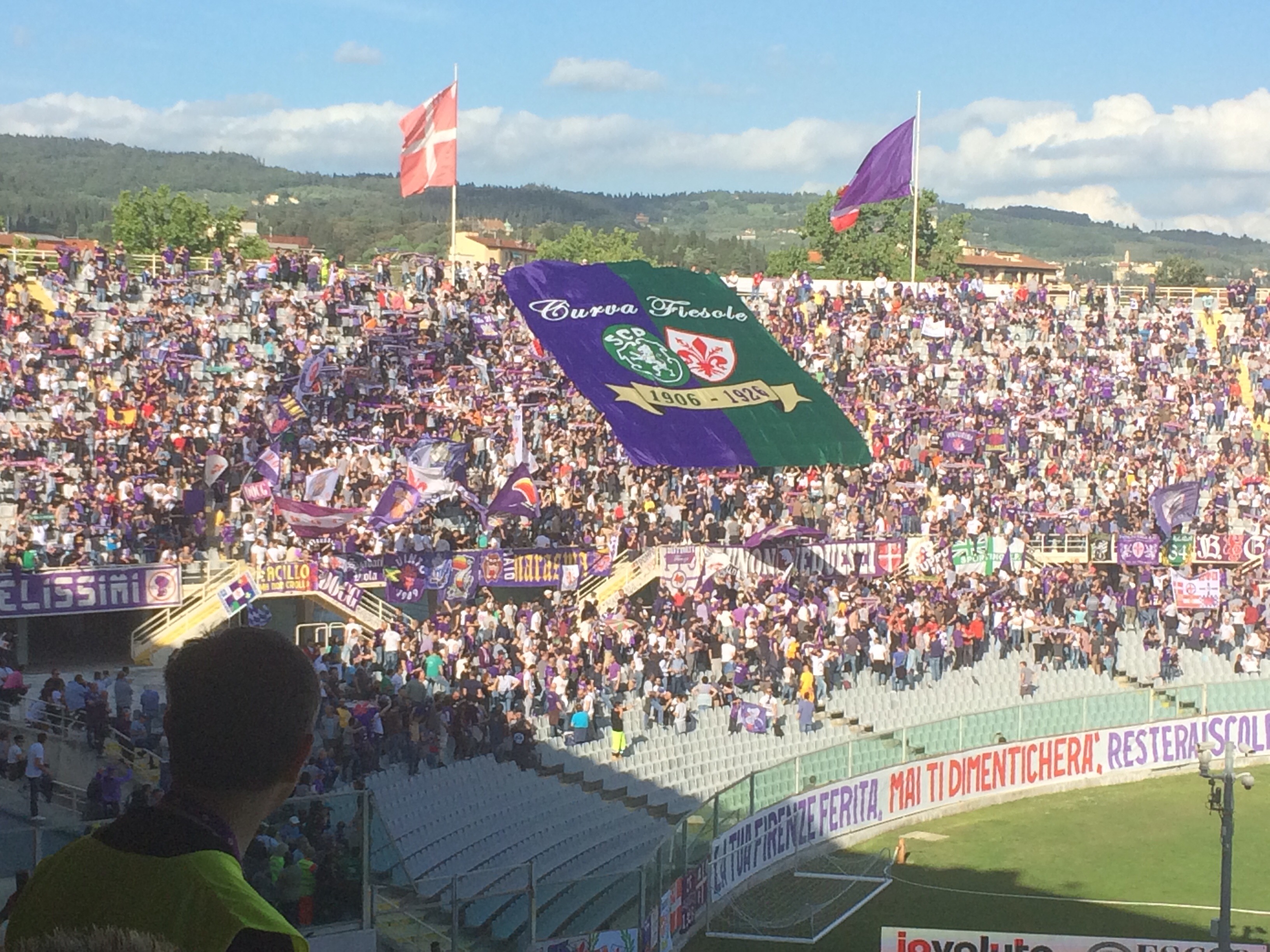 Curva Fiesole: “Salutate la minoranza” e “Della Valle vattene” i cori gettonati. Ma il resto dello stadio…