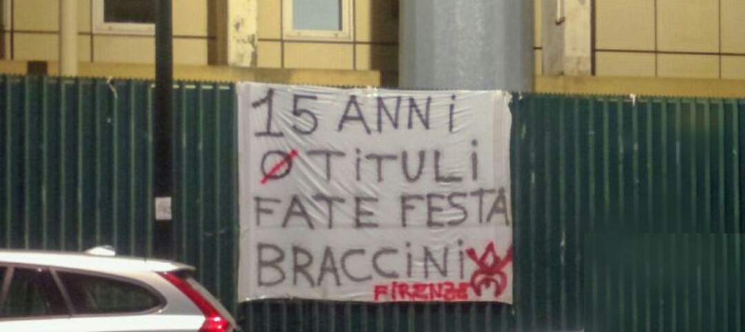 “15 anni 0 titoli, braccini fate festa. Firmato Firenze”. Altro striscione contro i Della Valle appeso al Franchi