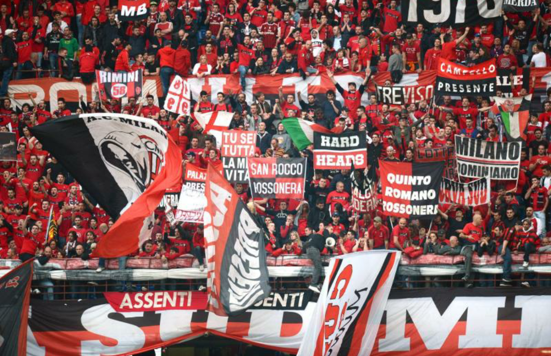 Milan, la curva contro Raiola: Milan, la curva contro Raiola: