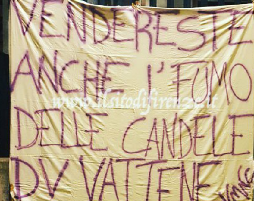 “Vendereste anche il fumo delle candele. Della Valle vattene” altro striscione contro la società appeso al Franchi