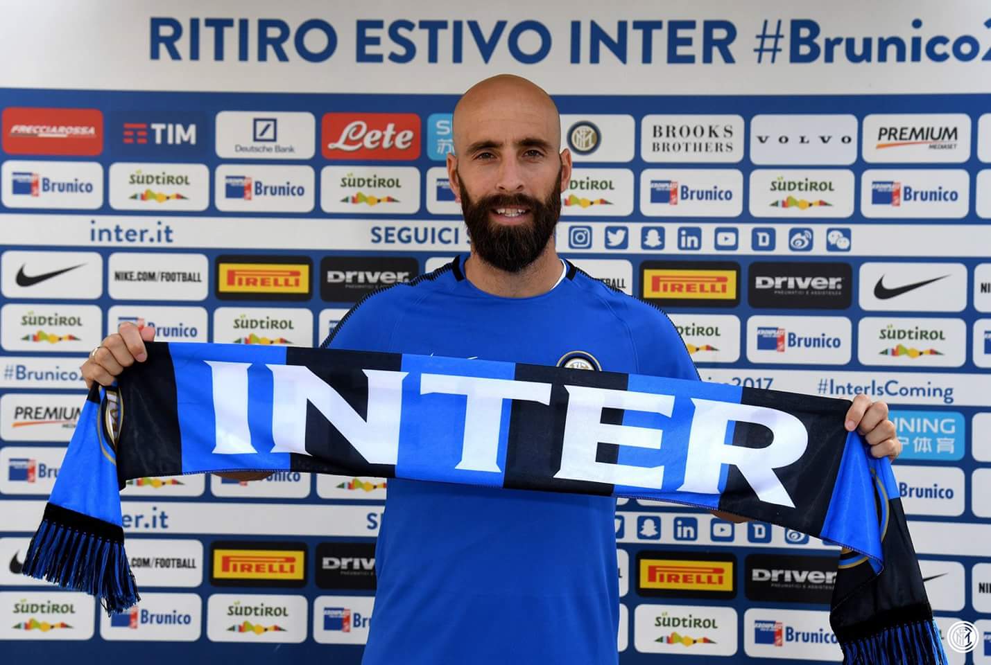 L’Inter annuncia e celebra Borja Valero, contratto di tre anni e maglia numero 20 per lo spagnolo