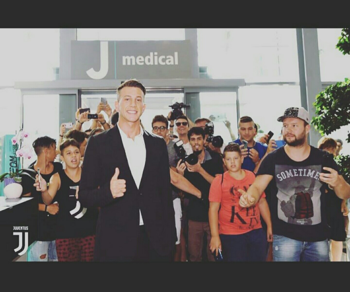 Berna su Instagram: “Grazie a società e magazzinieri, in viola sono cresciuto. Emozionato di essere alla Juventus..”
