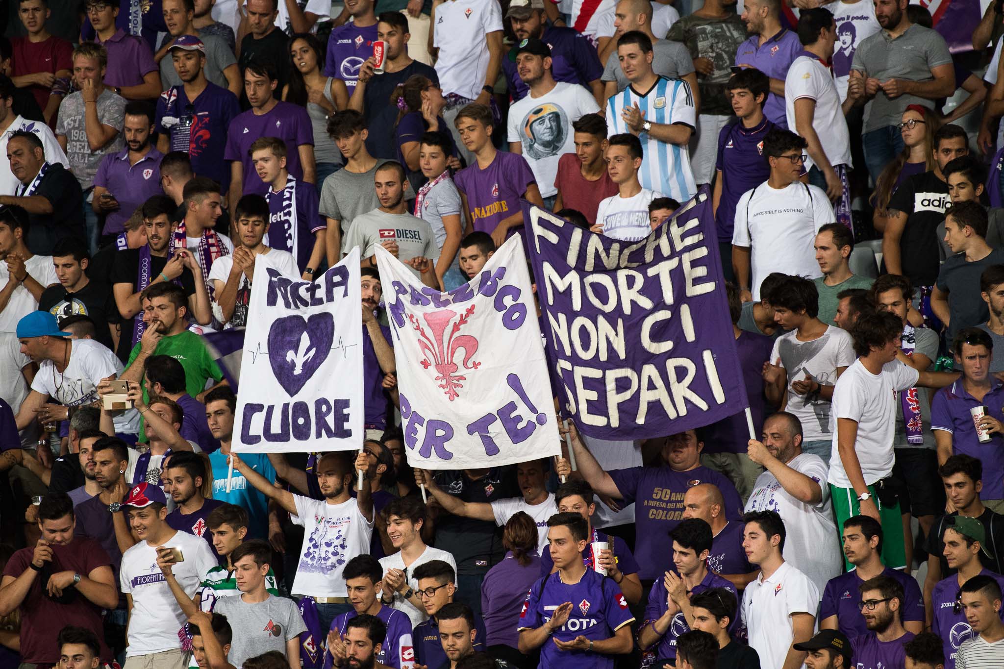 Puniti e multati per uno striscione contro Cognigni. La Fiesole sciopera nei primi 5 minuti di Fiorentina – Roma