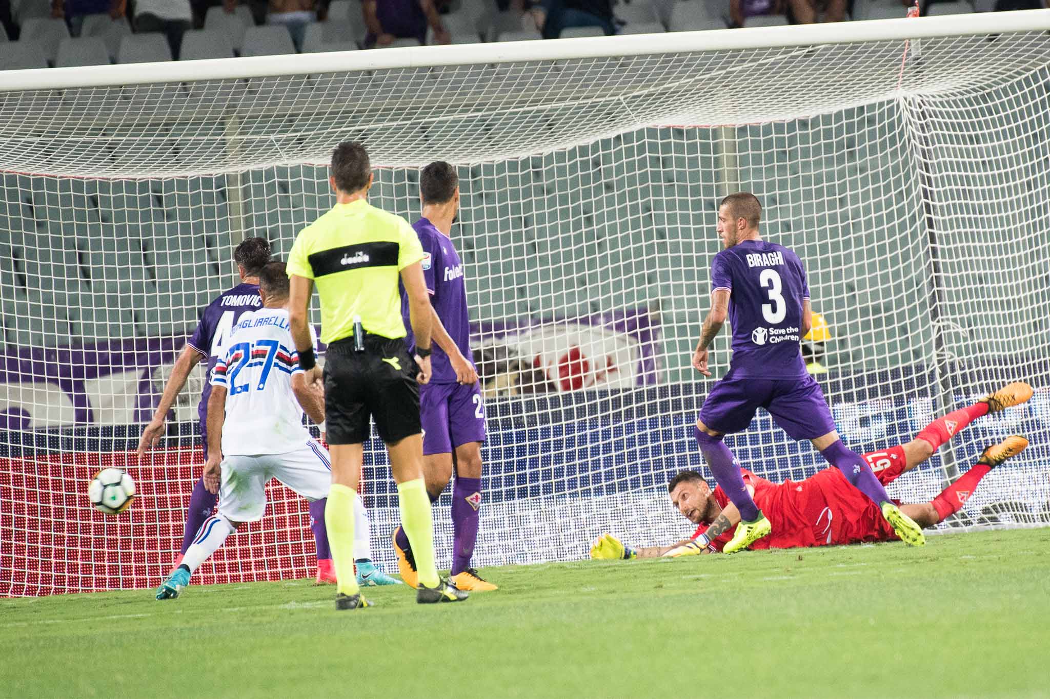 La partita dell’arbitro Doveri, non ha bisogno mai della Var e non sbaglia praticamente niente