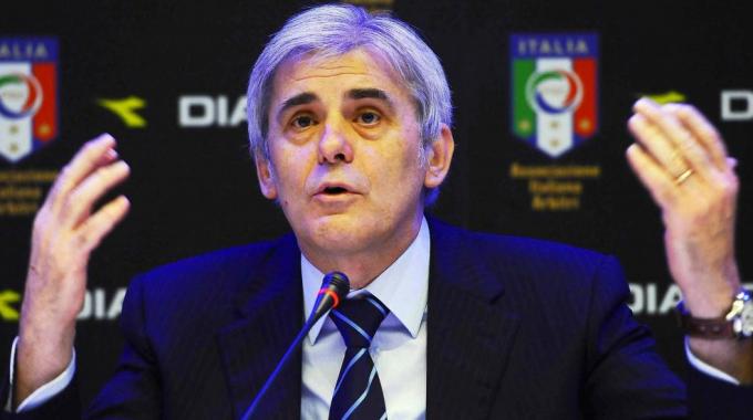 Nicchi: “A Pioli dico di aver fiducia negli arbitri. Il VAR interviene per modificare errori certi”