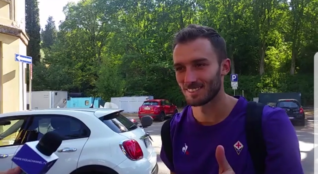 Pezzella alle visite mediche: “Darò tutto per la maglia della Fiorentina. Spero di aggregarmi subito al gruppo”