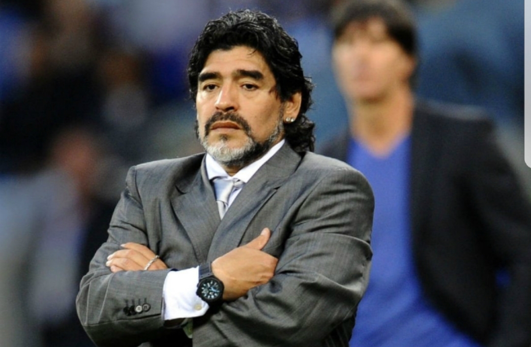 Maradona: “Se pensano di trovare Batistuta facendo giocare Icardi si sbagliano di grosso. Sampaoli sbaglia”