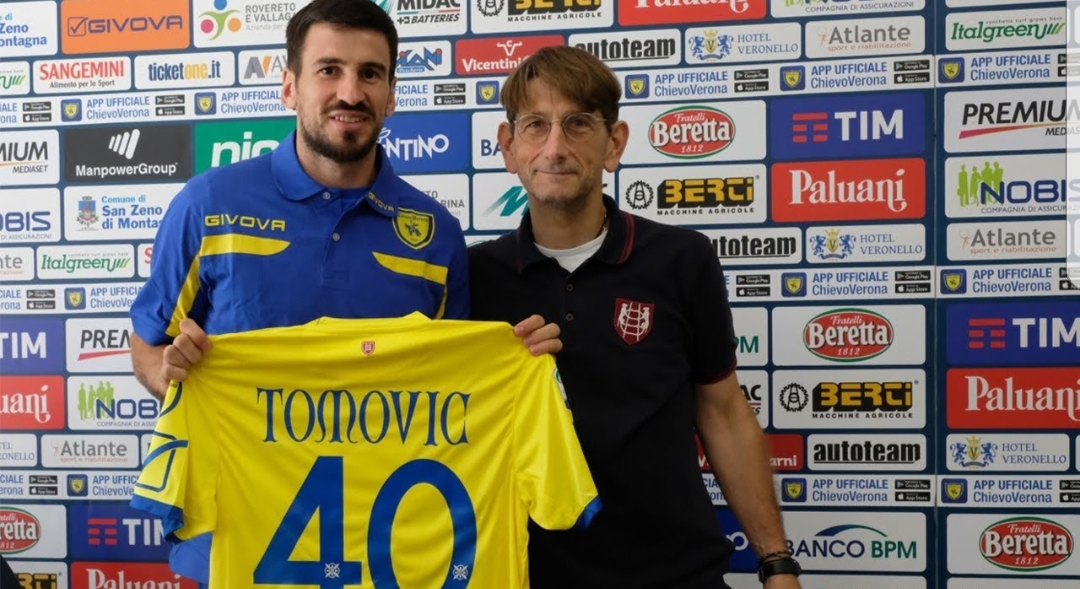 Parte male l’avventura di Tomovic a Verona, il suo fallo da rigore costa la vittoria al Chievo