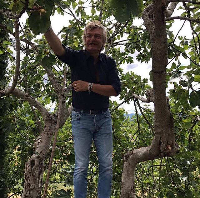 L’unico 10 ricarica le pile in campagna: Antognoni in veste raccoglitore di…fichi!