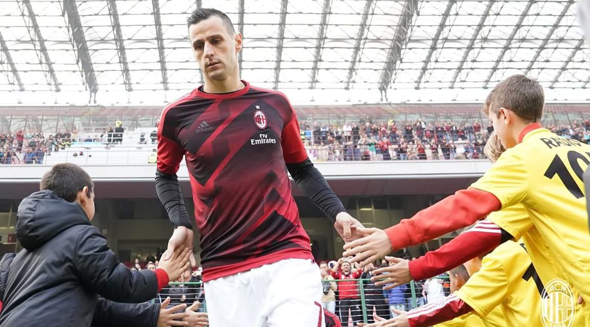 Kalinic viene sostituito e San Siro non perdona, bordata di fischi. Tempi durissimi per il centravanti croato