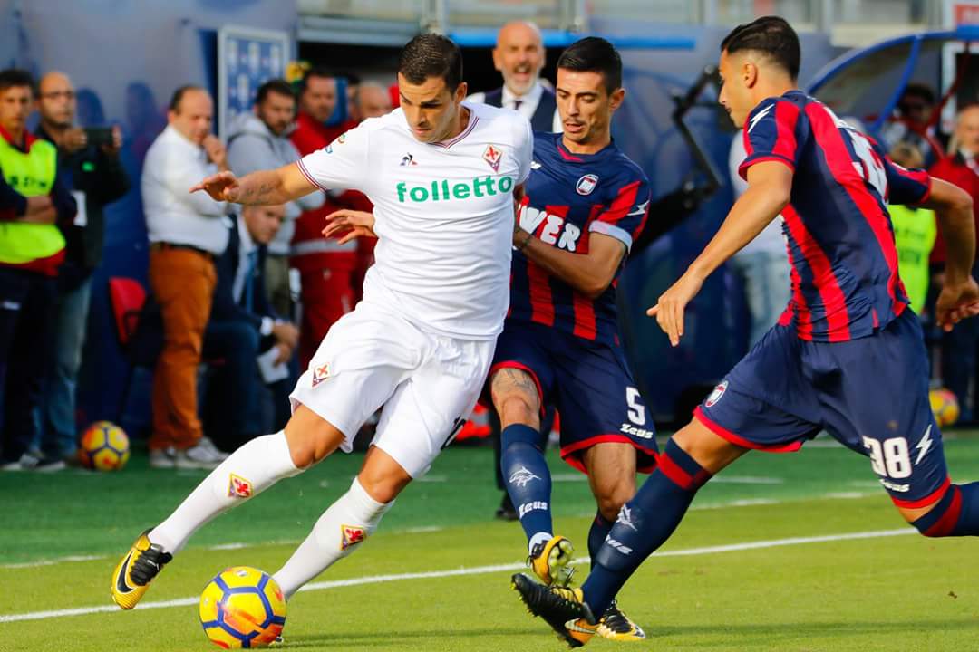 Raccattapalle sabotati, provocazioni e perdite di tempo. Cosi a Crotone nel secondo tempo non si è mai giocato