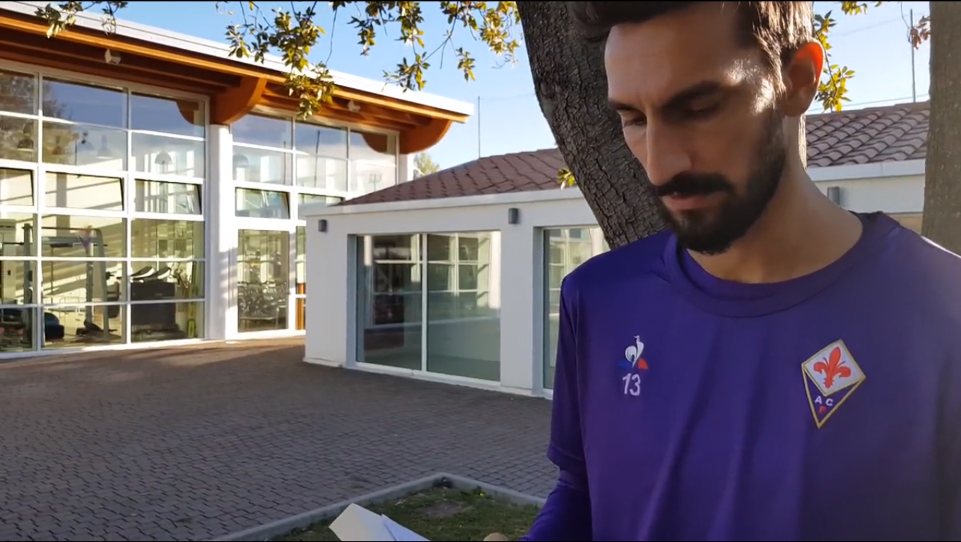 VIDEO, Astori legge Anna Frank. Un messaggio chiaro della Fiorentina e del suo capitano al centro sportivo