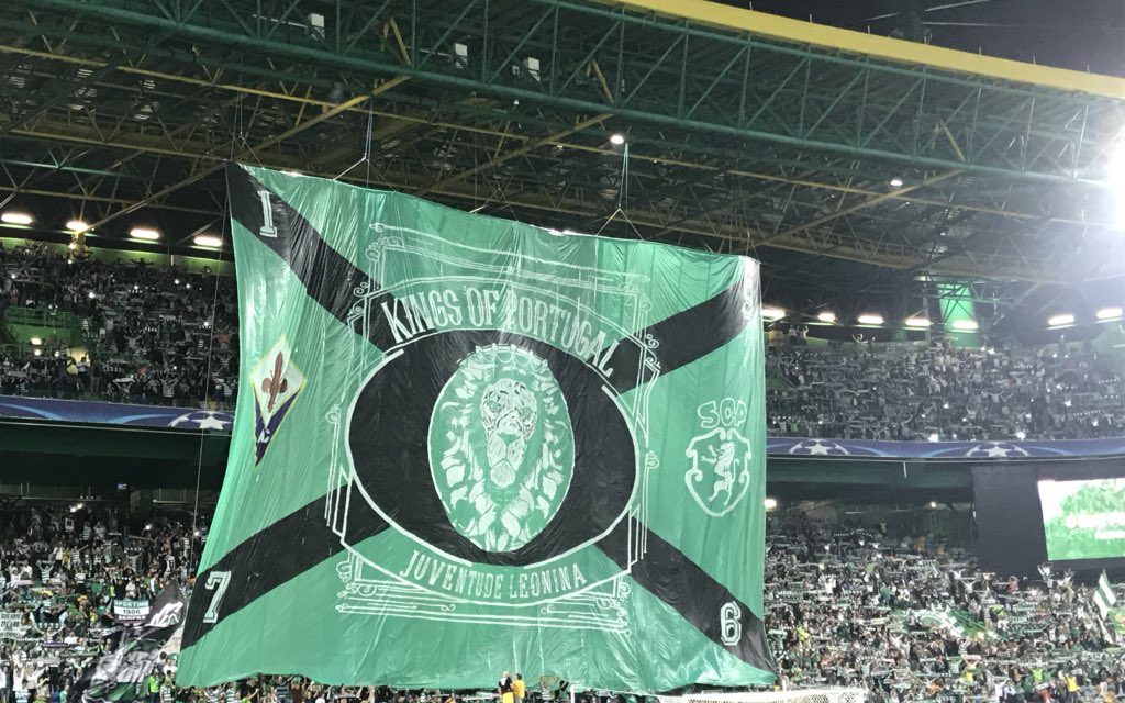 Lo Sporting incontra la Juventus e nella coreografia mostra lo scudetto della Fiorentina