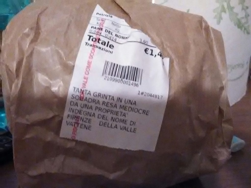 La contestazione dei tifosi viola arriva in supermercato, sullo scontrino parole contro i Della Valle