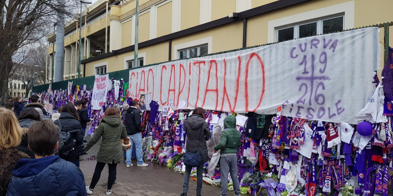 FOTO, Tantissimi tifosi aspettano allo stadio Franchi il passaggio del corpo di Astori