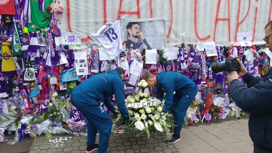 La primavera della Juventus omaggia Astori fuori dal Franchi