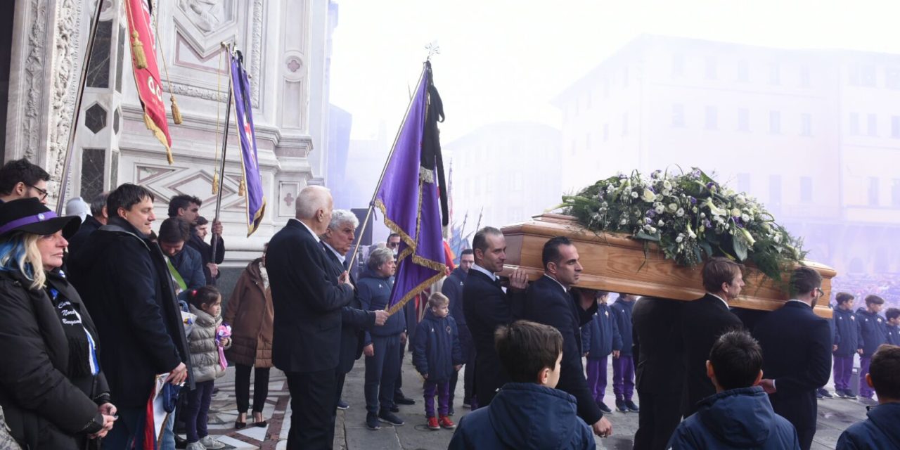 Genoa CFC: “Un ultimo saluto pieno di calore, tutto il popolo del calcio si è stretto attorno a Davide Astori”
