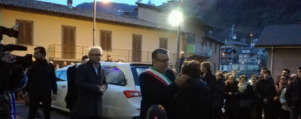 san-pellegrino-astori-e-arrivato-videolabbraccio-tra-il-sindaco-e-la-ma_7f7868b4-22f7-11e8-9647-bf2e84e06295_998_397_big_story_detail