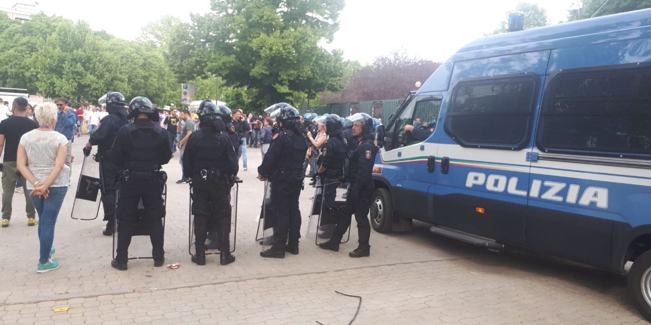 (FOTO): diverbio tra napoletani e fiorentini sotto la Curva Fiesole. Interviene la Polizia