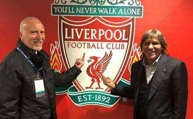 Vergogna Roma, Pruzzo e Conti fanno il dito medio allo stemma del Liverpool