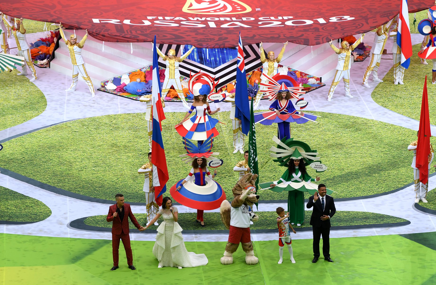 (FOTO) Russia 2018: la cerimonia di apertura è spettacolare, Robbie Williams e Ronaldo i protagonisti…