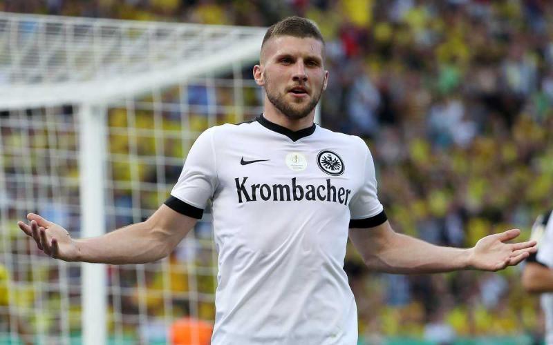 Il Bayern Monaco oltre a Chiesa, vuole acquistare Ante Rebic del Francoforte…