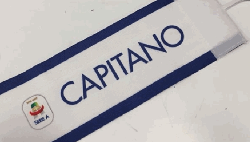 La Fiorentina “saluta” la fascia da capitano di Astori. Da oggi in Serie A come la Premier League