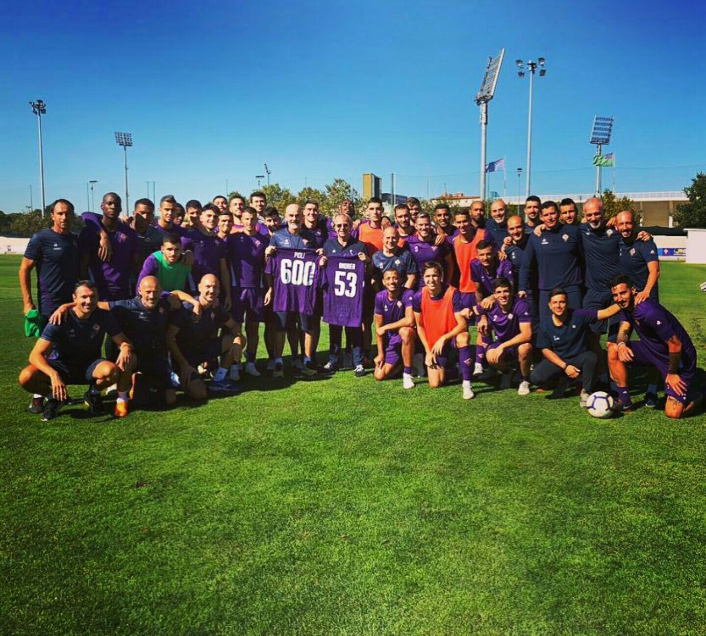 [FOTO] Maglia speciale per ADV e Pioli. Si festaggia compleanno e panchina numero 600