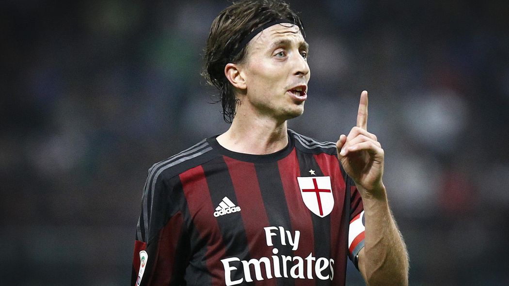 Tuttosport, il centrocampista Montolivo sta pensando di appendere gli scarpini al chiodo