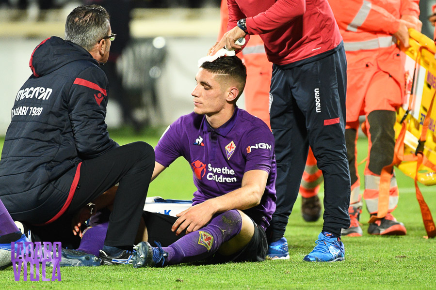 Milenkovic è già tornato a Firenze, per lui febbre nella notte. Proverà a recuperare per la Roma