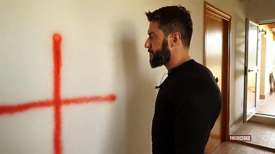 Hanno provato a incendiare la casa del giornalista di Report che indaga su Juventus e ‘ndrangheta