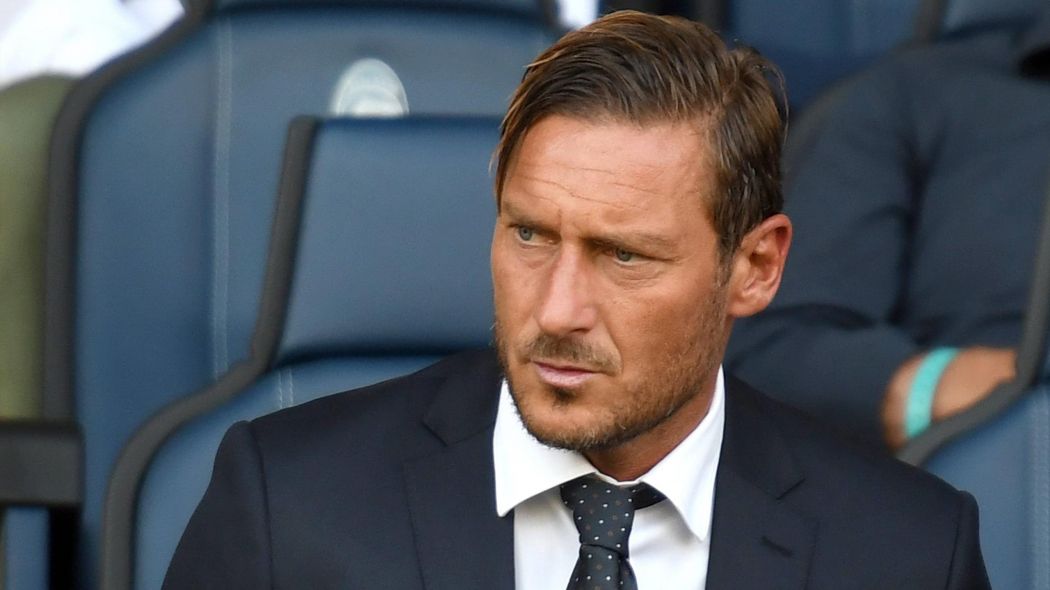 Furia Roma, Totti: “Una vergogna il rigore non dato, al Var hanno visto un’altra partita”