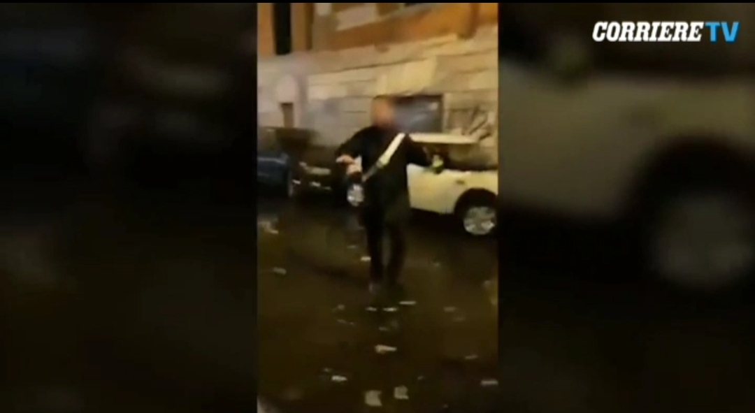 VIDEO, Vergogna Lazio, tifosi aggrediscono carabiniere per aver difeso un tifoso tedesco a terra