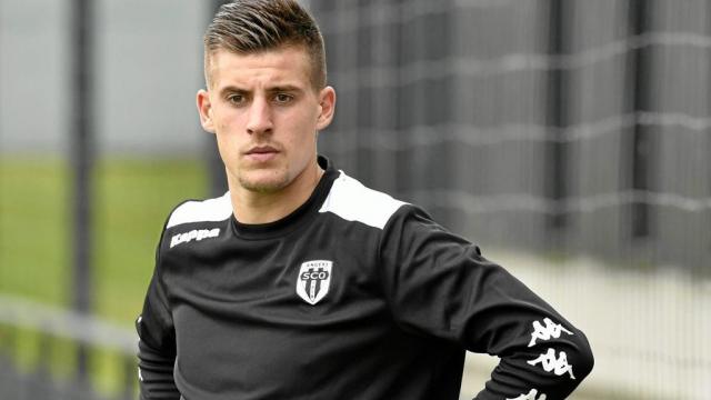 Offerta di 6 milioni della Fiorentina per Baptiste Santamaría, mediano francese. I dettagli