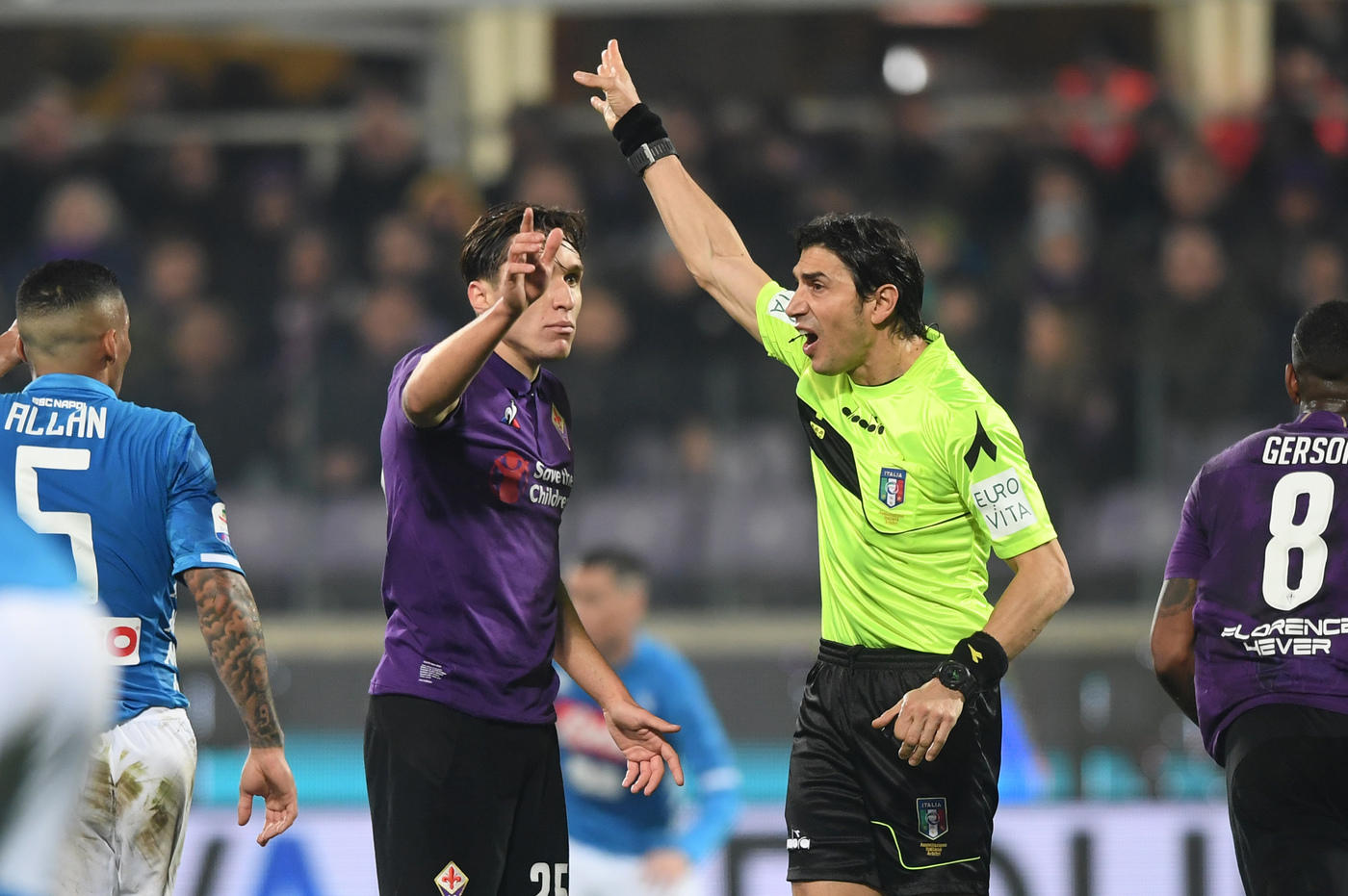 Moviola, l’arbitro non vede un retropassaggio del Napoli e un fallaccio di Zielinski su Chiesa