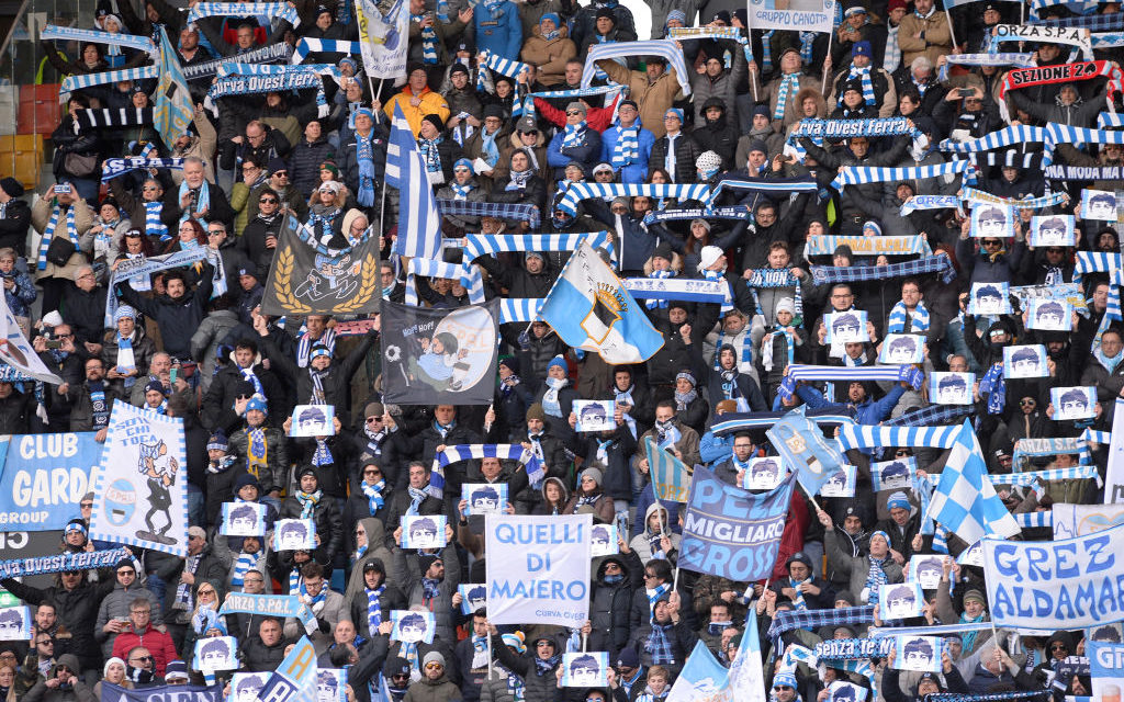 Bellissimo gesto dei tifosi della SPAL, coro per Astori al minuto 13