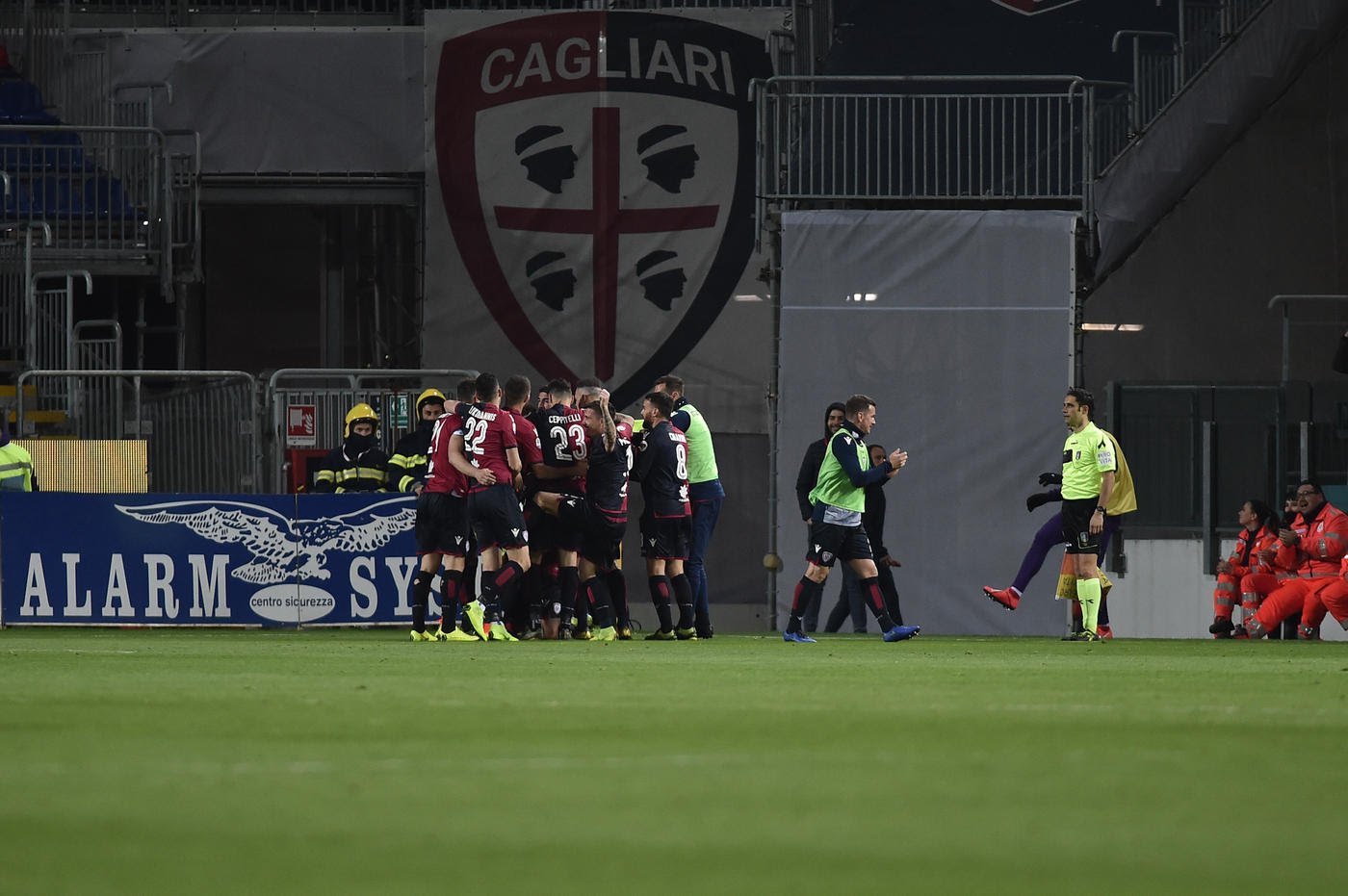 La moviola di Cagliari-Fiorentina, Doveri perfetto nell’annullare i due gol al Cagliari. Lo dice il regolamento